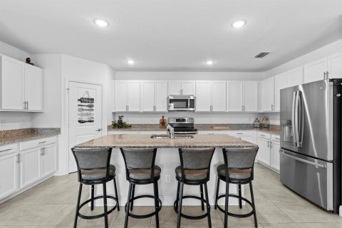 House in Port St. Lucie, Florida 4 bedrooms, 197.6 sq.m. № 2254324 - photo 17