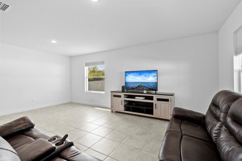 House in Port St. Lucie, Florida 4 bedrooms, 197.6 sq.m. № 2254324 - photo 11