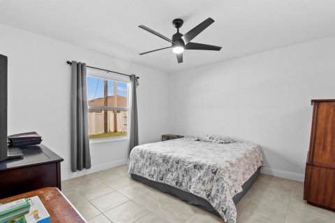 House in Port St. Lucie, Florida 4 bedrooms, 197.6 sq.m. № 2254324 - photo 23