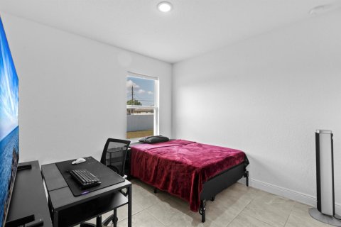 House in Port St. Lucie, Florida 4 bedrooms, 197.6 sq.m. № 2254324 - photo 26