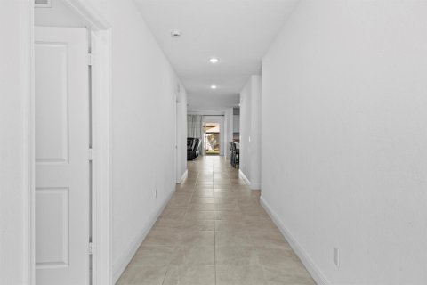 House in Port St. Lucie, Florida 4 bedrooms, 197.6 sq.m. № 2254324 - photo 8