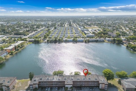 Купить кондоминиум в Майами, Флорида 1 спальня, 78.97м2, № 2073743 - фото 14
