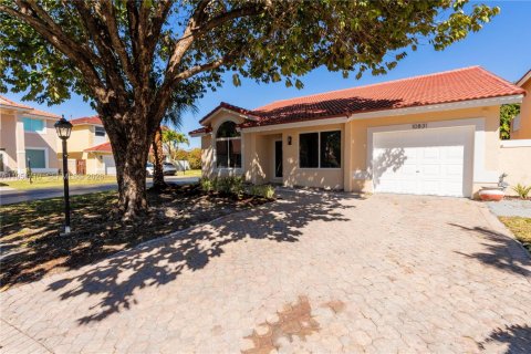 Villa ou maison à Miami, Floride 4 chambres, 176.98 m2 № 2023854