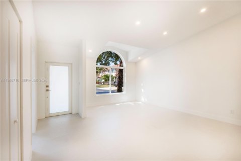 House in Miami, Florida 4 bedrooms, 176.98 sq.m. № 2023854 - photo 7