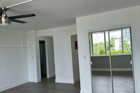 Copropriété à vendre à Miami Beach, Floride: 2337.7 m2 № 1999576 - photo 12