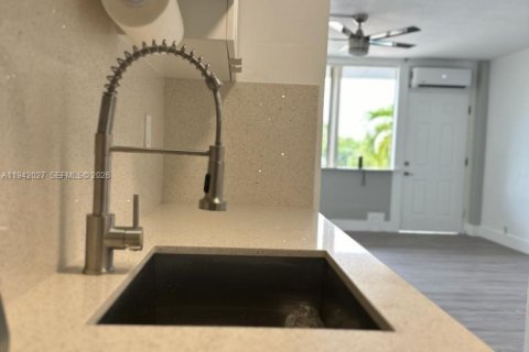 Copropriété à vendre à Miami Beach, Floride: 2337.7 m2 № 1999576 - photo 7