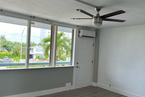 Copropriété à vendre à Miami Beach, Floride: 2337.7 m2 № 1999576 - photo 14