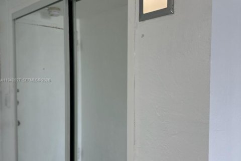 Copropriété à vendre à Miami Beach, Floride: 2337.7 m2 № 1999576 - photo 10