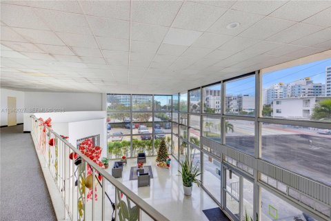 Copropriété à vendre à Miami Beach, Floride: 2337.7 m2 № 1999576 - photo 4