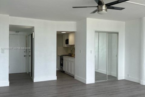 Copropriété à vendre à Miami Beach, Floride: 2337.7 m2 № 1999576 - photo 13