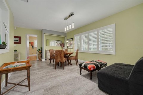 House in Gulfport, Florida 2 bedrooms, 136.75 sq.m. № 1817011 - photo 7