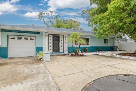 House in Gulfport, Florida 2 bedrooms, 136.75 sq.m. № 1817011 - photo 2