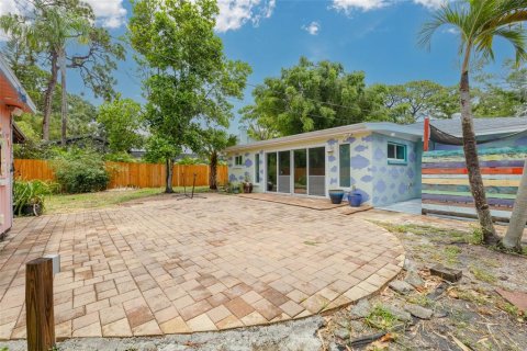 House in Gulfport, Florida 2 bedrooms, 136.75 sq.m. № 1817011 - photo 29