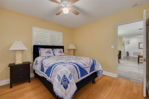 House in Gulfport, Florida 2 bedrooms, 136.75 sq.m. № 1817011 - photo 26