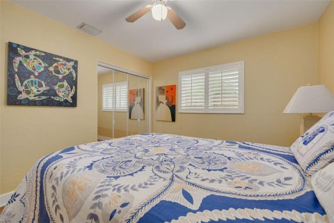 House in Gulfport, Florida 2 bedrooms, 136.75 sq.m. № 1817011 - photo 25