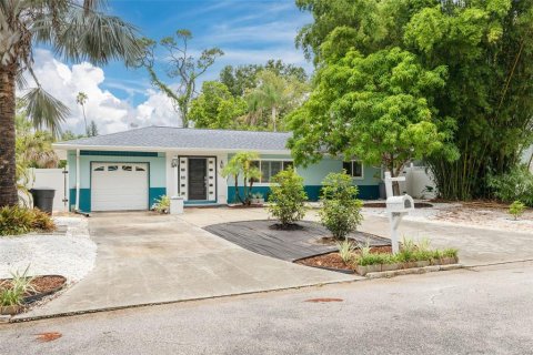 House in Gulfport, Florida 2 bedrooms, 136.75 sq.m. № 1817011 - photo 3