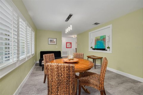 House in Gulfport, Florida 2 bedrooms, 136.75 sq.m. № 1817011 - photo 8