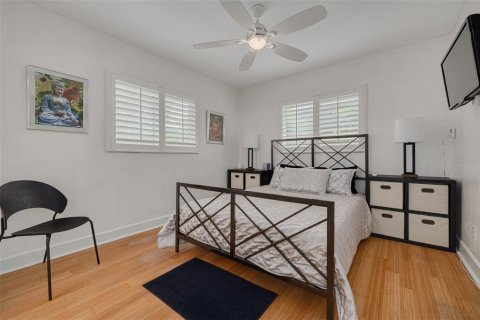 House in Gulfport, Florida 2 bedrooms, 136.75 sq.m. № 1817011 - photo 22