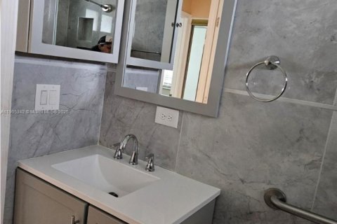 Villa ou maison à louer à Kissimmee, Floride: 3 chambres, 123.19 m2 № 1956141 - photo 9