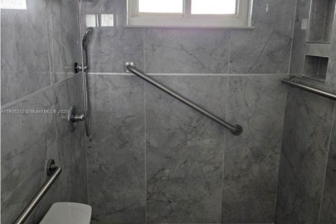 Villa ou maison à louer à Kissimmee, Floride: 3 chambres, 123.19 m2 № 1956141 - photo 8