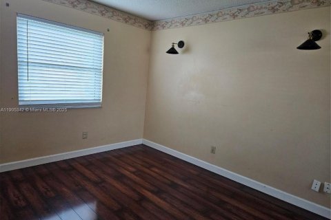 Villa ou maison à louer à Kissimmee, Floride: 3 chambres, 123.19 m2 № 1956141 - photo 11