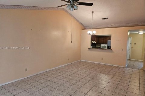 Villa ou maison à louer à Kissimmee, Floride: 3 chambres, 123.19 m2 № 1956141 - photo 6