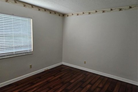 Villa ou maison à louer à Kissimmee, Floride: 3 chambres, 123.19 m2 № 1956141 - photo 12