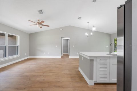 House in Citrus Springs, Florida 3 bedrooms, 134.52 sq.m. № 1673083 - photo 10