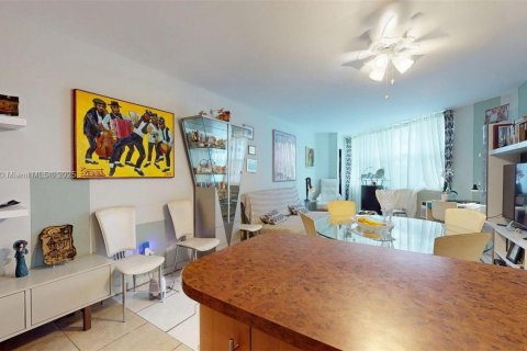 Купить кондоминиум в Халландейл-Бич, Флорида 1 спальня, 81.57м2, № 1922843 - фото 4