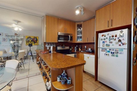 Купить кондоминиум в Халландейл-Бич, Флорида 1 спальня, 81.57м2, № 1922843 - фото 7