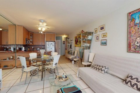 Купить кондоминиум в Халландейл-Бич, Флорида 1 спальня, 81.57м2, № 1922843 - фото 19