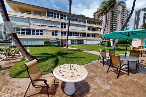 Купить кондоминиум в Халландейл-Бич, Флорида 1 спальня, 81.57м2, № 1922843 - фото 22