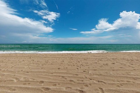 Купить кондоминиум в Халландейл-Бич, Флорида 1 спальня, 81.57м2, № 1922843 - фото 27