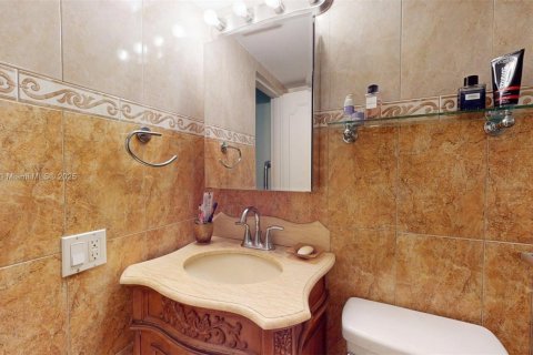 Купить кондоминиум в Халландейл-Бич, Флорида 1 спальня, 81.57м2, № 1922843 - фото 10