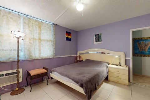 Купить кондоминиум в Халландейл-Бич, Флорида 1 спальня, 81.57м2, № 1922843 - фото 8