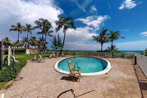 Купить кондоминиум в Халландейл-Бич, Флорида 1 спальня, 81.57м2, № 1922843 - фото 24