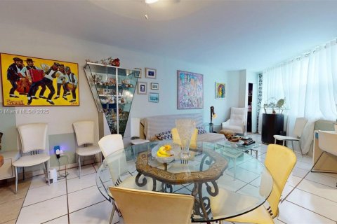 Купить кондоминиум в Халландейл-Бич, Флорида 1 спальня, 81.57м2, № 1922843 - фото 14