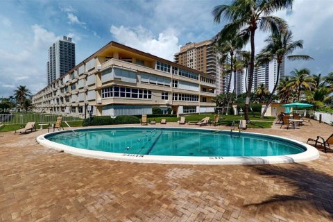 Купить кондоминиум в Халландейл-Бич, Флорида 1 спальня, 81.57м2, № 1922843 - фото 23