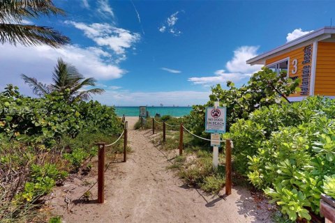 Купить кондоминиум в Халландейл-Бич, Флорида 1 спальня, 81.57м2, № 1922843 - фото 26