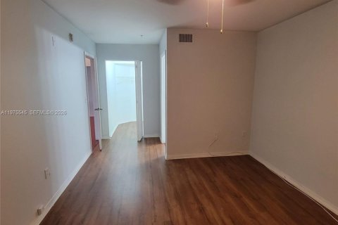 Condo in Pembroke Pines, Florida, 3 bedrooms  № 2038515 - photo 14