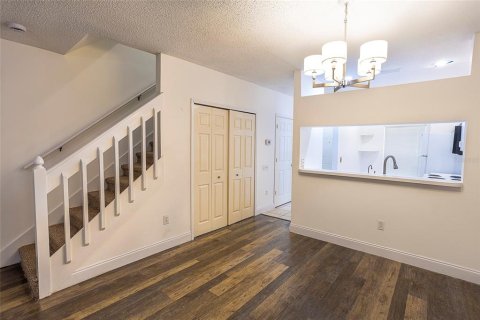 Townhouse in Tampa, Florida 2 bedrooms, 107.02 sq.m. № 1743536 - photo 12