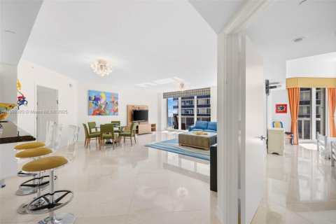 Copropriété à louer à Surfside, Floride: 2 chambres, 161.65 m2 № 1946463 - photo 6