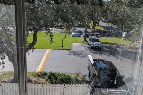 Townhouse in Cutler Bay, Florida 3 bedrooms, 141.03 sq.m. № 1870019 - photo 2