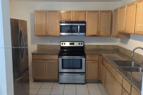 Townhouse in Cutler Bay, Florida 3 bedrooms, 141.03 sq.m. № 1870019 - photo 11
