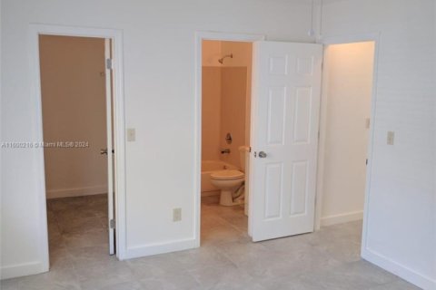 Townhouse in Cutler Bay, Florida 3 bedrooms, 141.03 sq.m. № 1870019 - photo 3