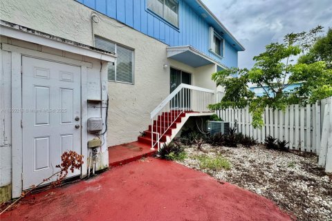 Townhouse in Cutler Bay, Florida 3 bedrooms, 141.03 sq.m. № 1870019 - photo 15