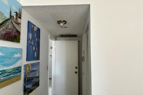 Condo in Hallandale Beach, Florida, 1 bedroom  № 1121016 - photo 1