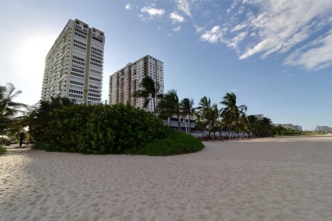 Copropriété à louer à Pompano Beach, Floride: 1 chambre, 66.98 m2 № 1103494 - photo 1