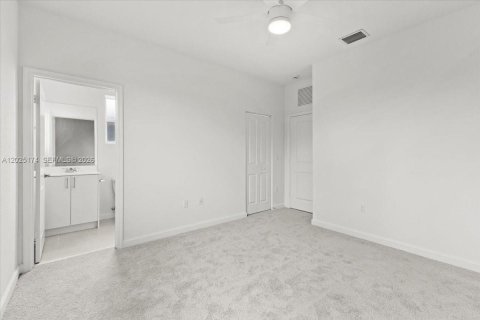 Townhouse in Miami, Florida 3 bedrooms, 129.41 sq.m. № 2078593 - photo 19