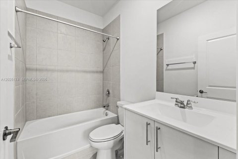 Townhouse in Miami, Florida 3 bedrooms, 129.41 sq.m. № 2078593 - photo 26